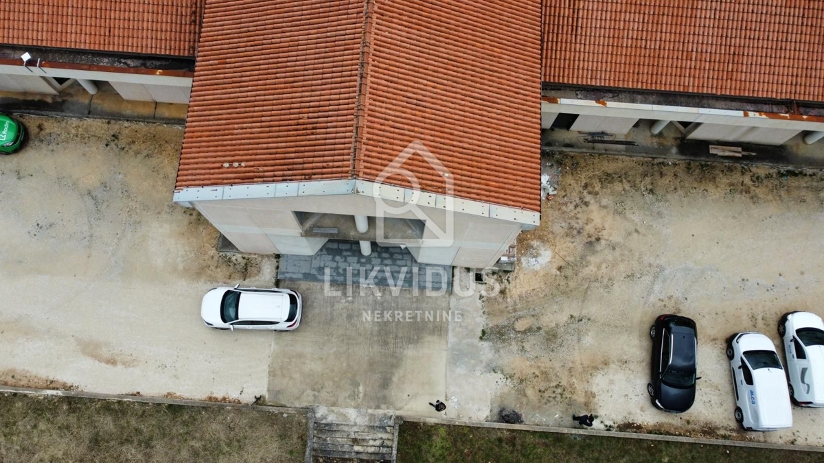 Poslovni prostor Kanfanar, 975m2