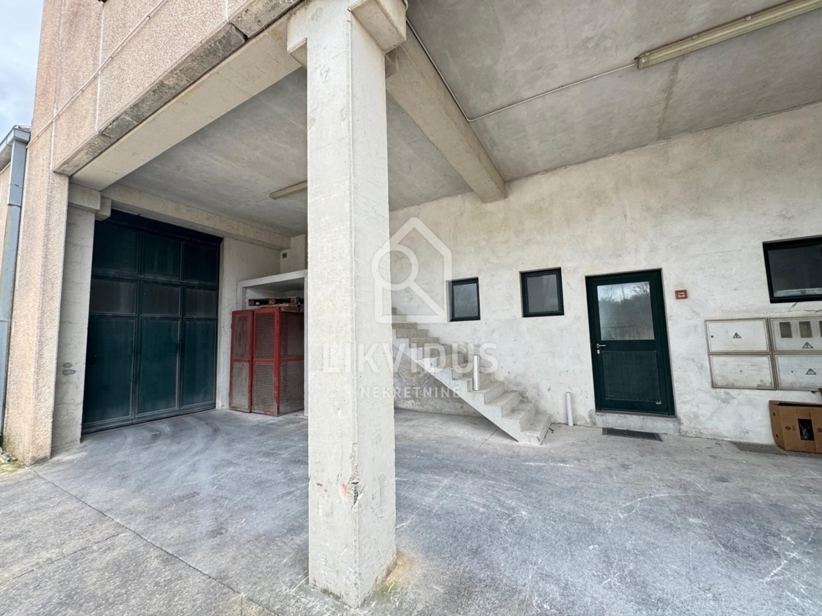 Poslovni prostor Kanfanar, 975m2