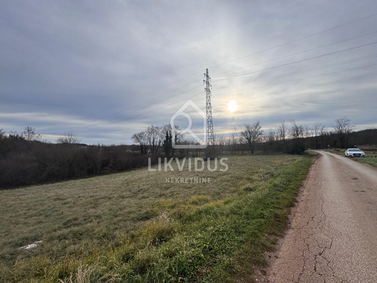 Zemljišče Novaki Motovunski, Karojba, 3.200m2