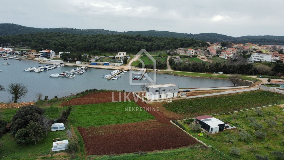 Zemljišče Pomer, Medulin, 738m2