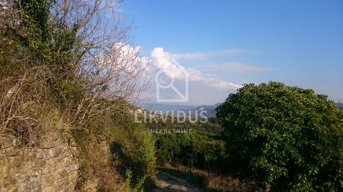 Zemljišče Oprtalj, 600m2