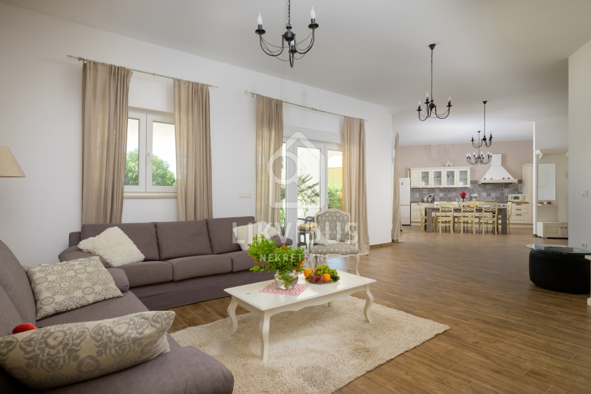 Hiša Svetvinčenat, 180m2