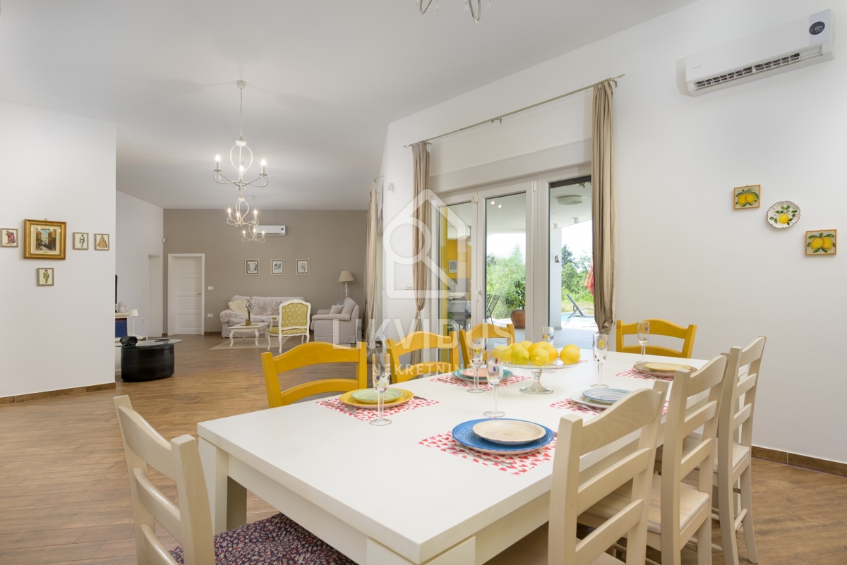 Hiša Svetvinčenat, 180m2