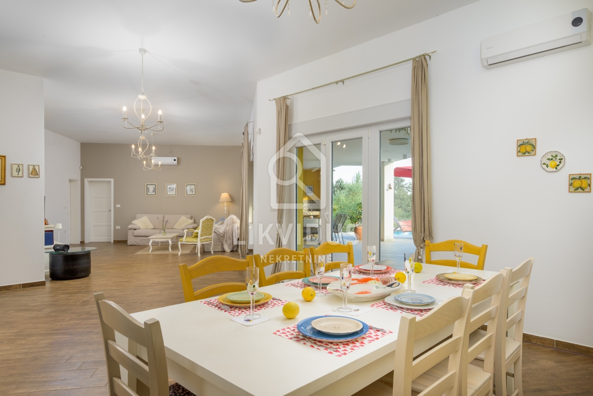 Hiša Svetvinčenat, 180m2