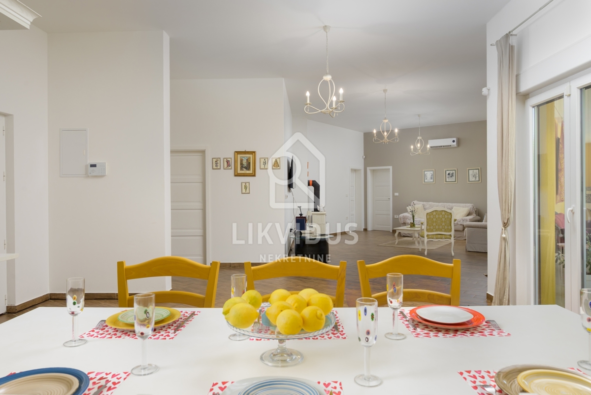 Hiša Svetvinčenat, 180m2