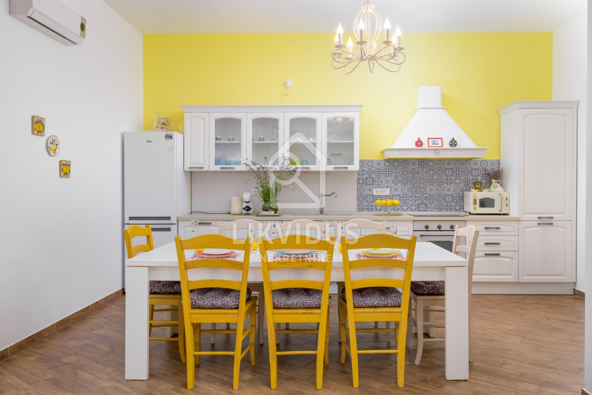 Hiša Svetvinčenat, 180m2