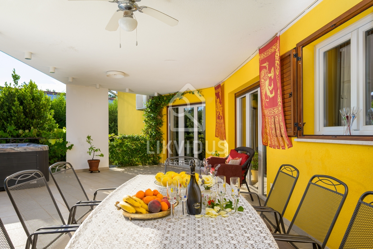 Hiša Svetvinčenat, 180m2