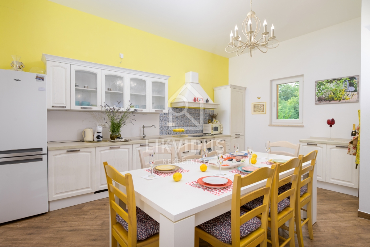 Hiša Svetvinčenat, 180m2