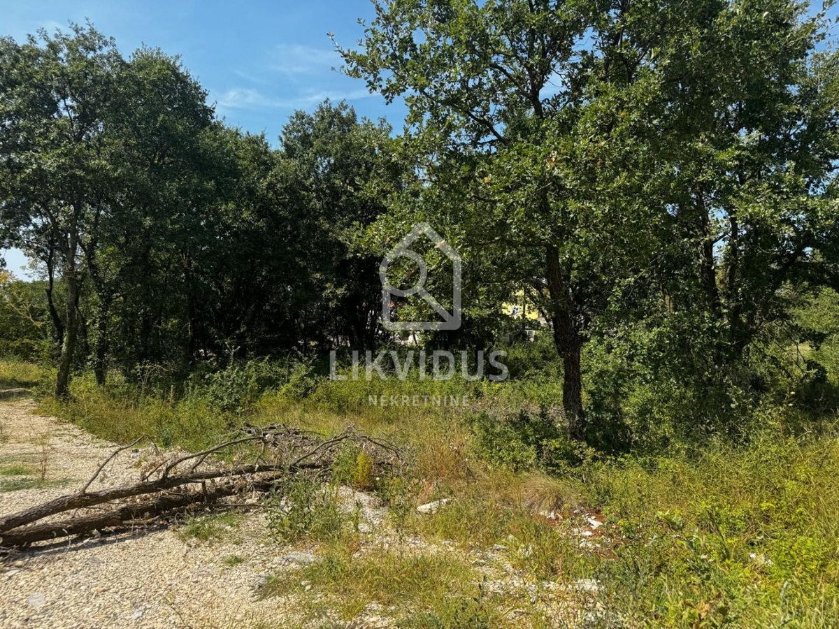 Zemljišče Burići, Kanfanar, 924m2