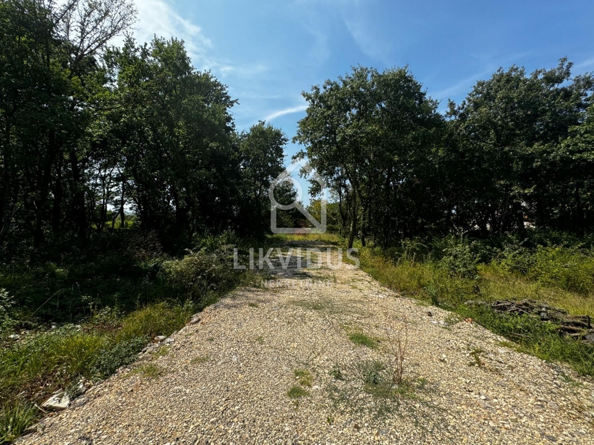 Zemljišče Burići, Kanfanar, 924m2