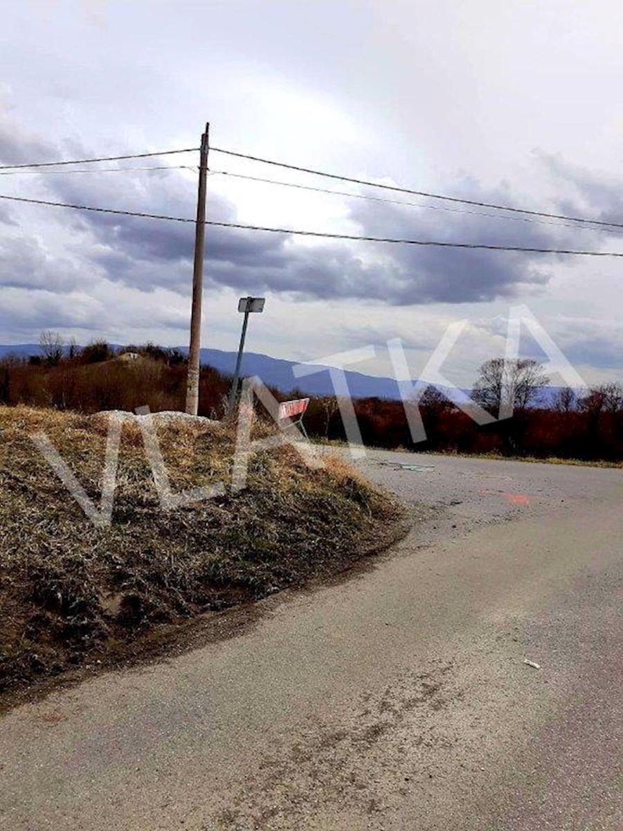 ZAZIDLJIVO ZEMLJIŠČE 6077 M2 V LUKI (ZAPREŠIĆ) 20 KM IZ ZAGREBA!