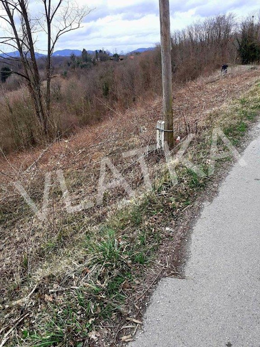 ZAZIDLJIVO ZEMLJIŠČE 6077 M2 V LUKI (ZAPREŠIĆ) 20 KM IZ ZAGREBA!