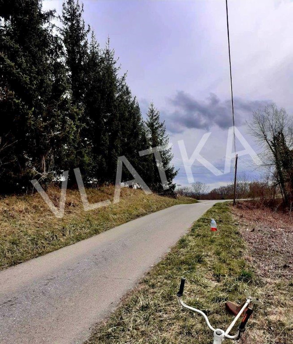 ZAZIDLJIVO ZEMLJIŠČE 6077 M2 V LUKI (ZAPREŠIĆ) 20 KM IZ ZAGREBA!