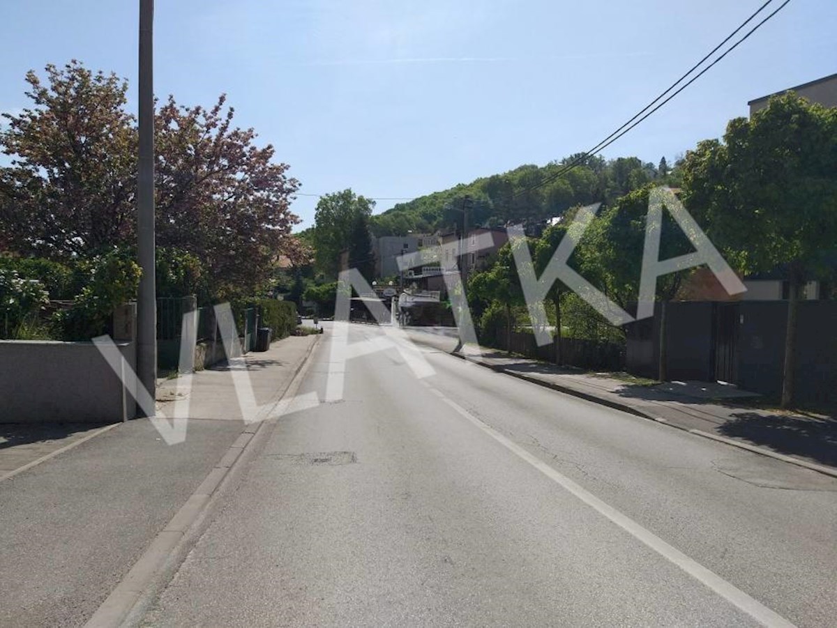 RAZKOŠNA HIŠA Z BAZENOM IN VELIKIM VRTOM – MLINOVI