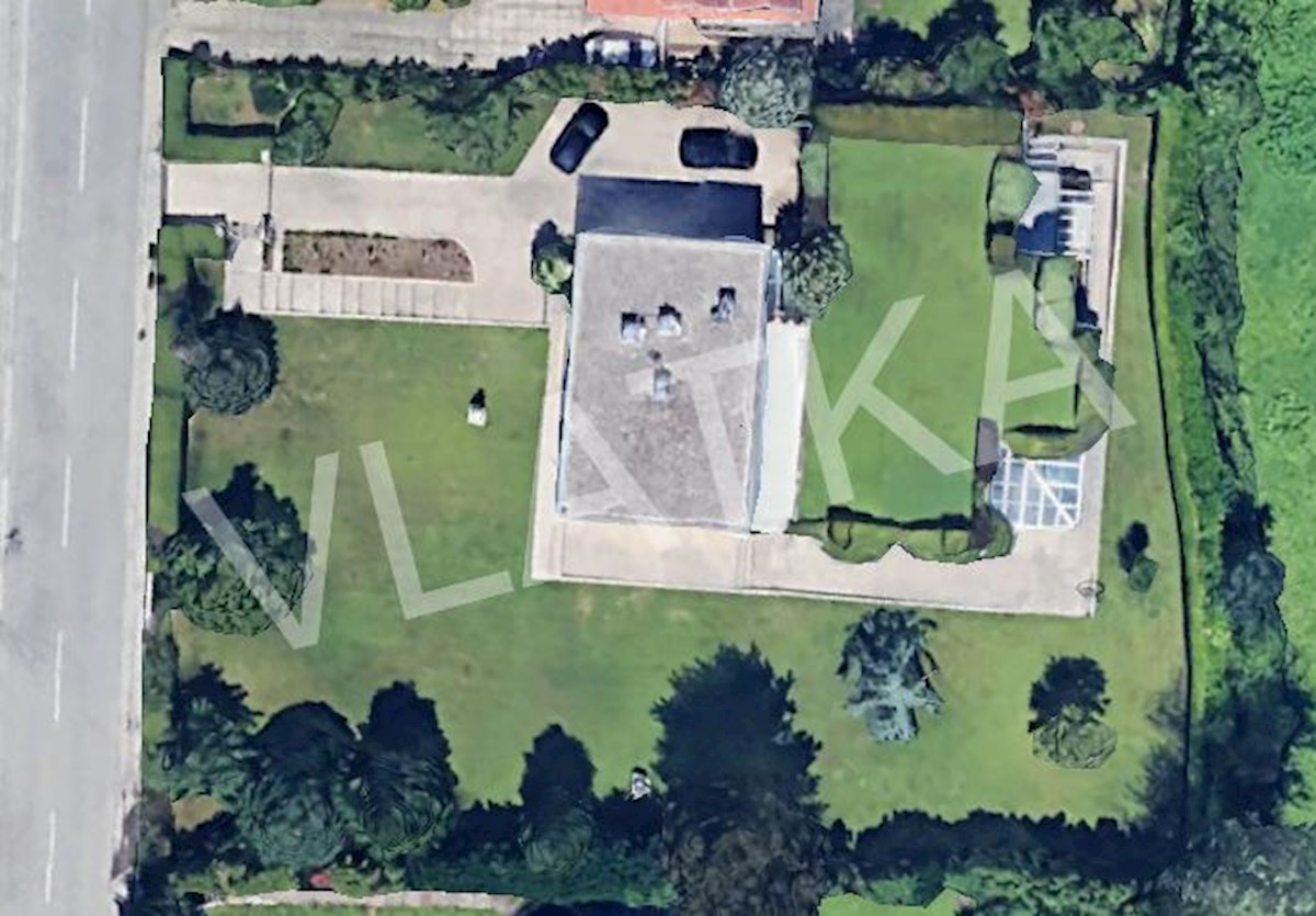 RAZKOŠNA HIŠA Z BAZENOM IN VELIKIM VRTOM – MLINOVI