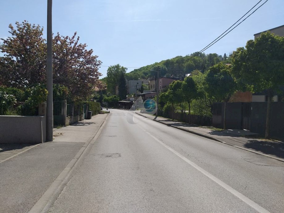 RAZKOŠNA HIŠA Z BAZENOM IN VELIKIM VRTOM – MLINOVI