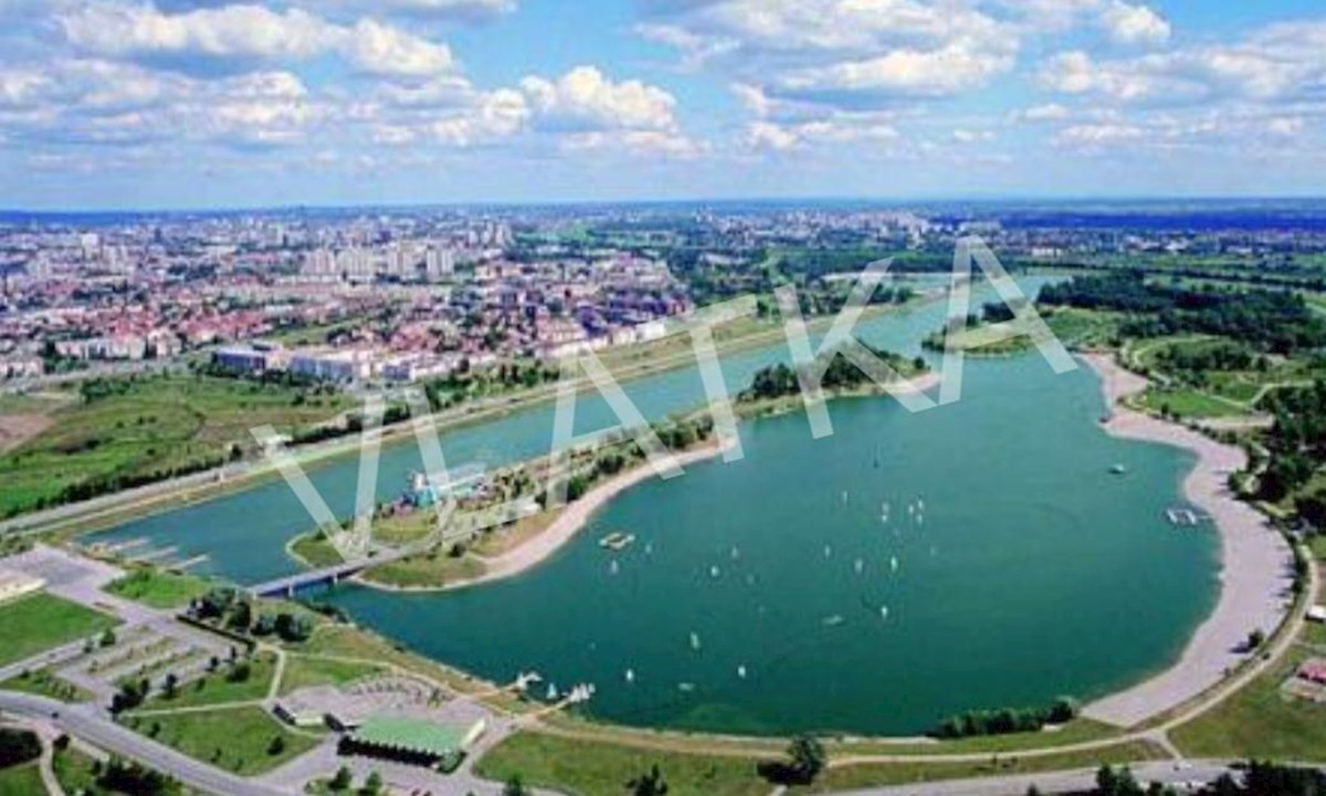 NOVOGRADNJA NA JARUNU, 1. VRSTA DO JEZERA – APARTMA Z VRTOM!