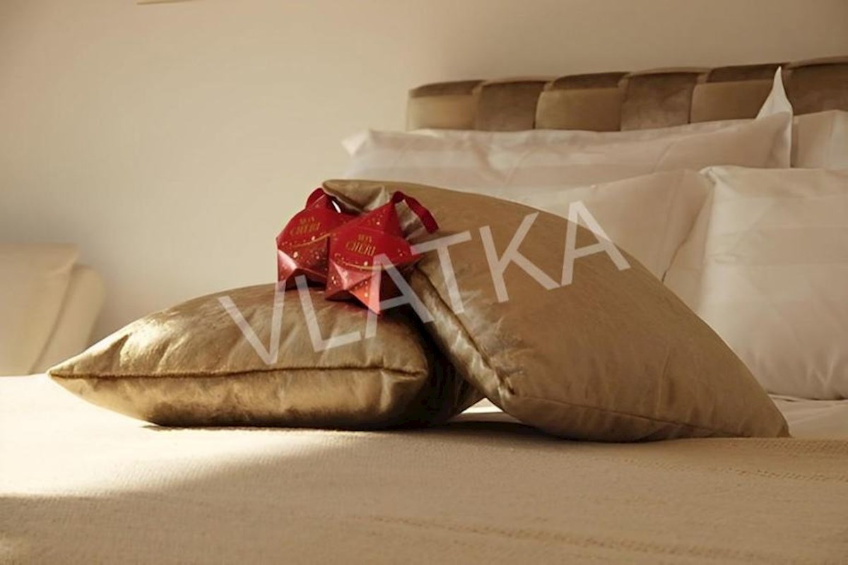 LUKSUZNO ENOSOBNO STANOVANJE Z GARAŽO V BAN CENTER – MESTNO SREDIŠČE