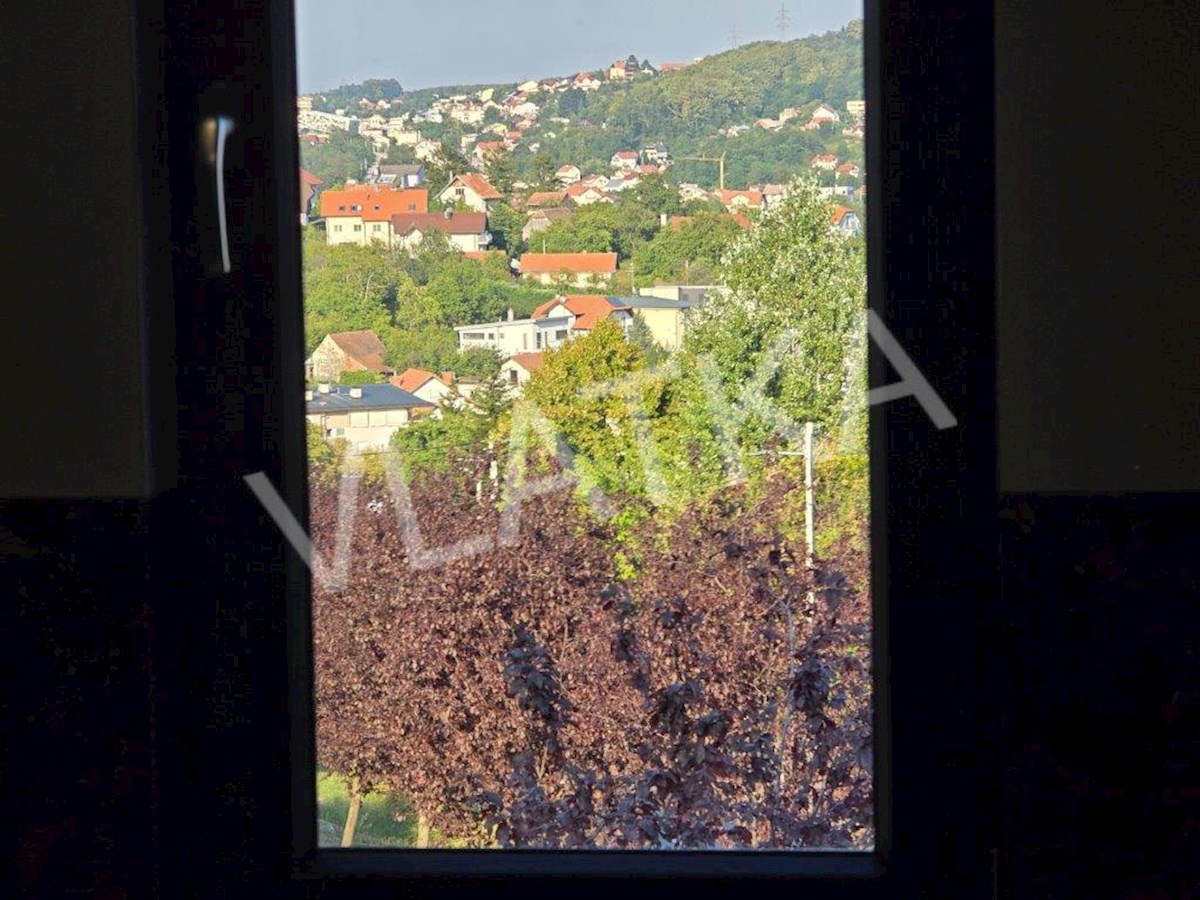 NOVOGRADNJA: 7-SOBNA HIŠA Z BAZENOM IN GARAŽO ZA 2 AVTOMOBILA