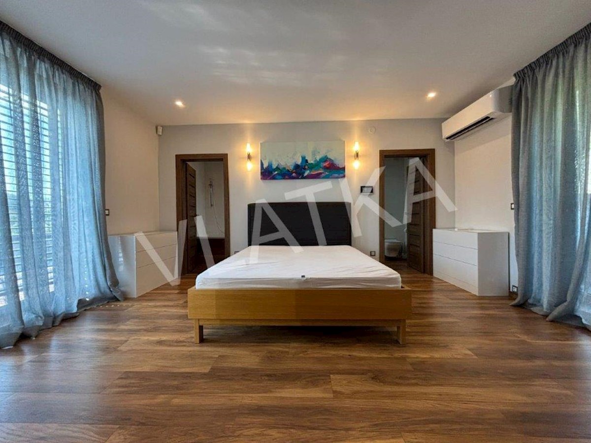 EKSKLUZIVNA VILA S BAZENOM NA GRAČANIMA