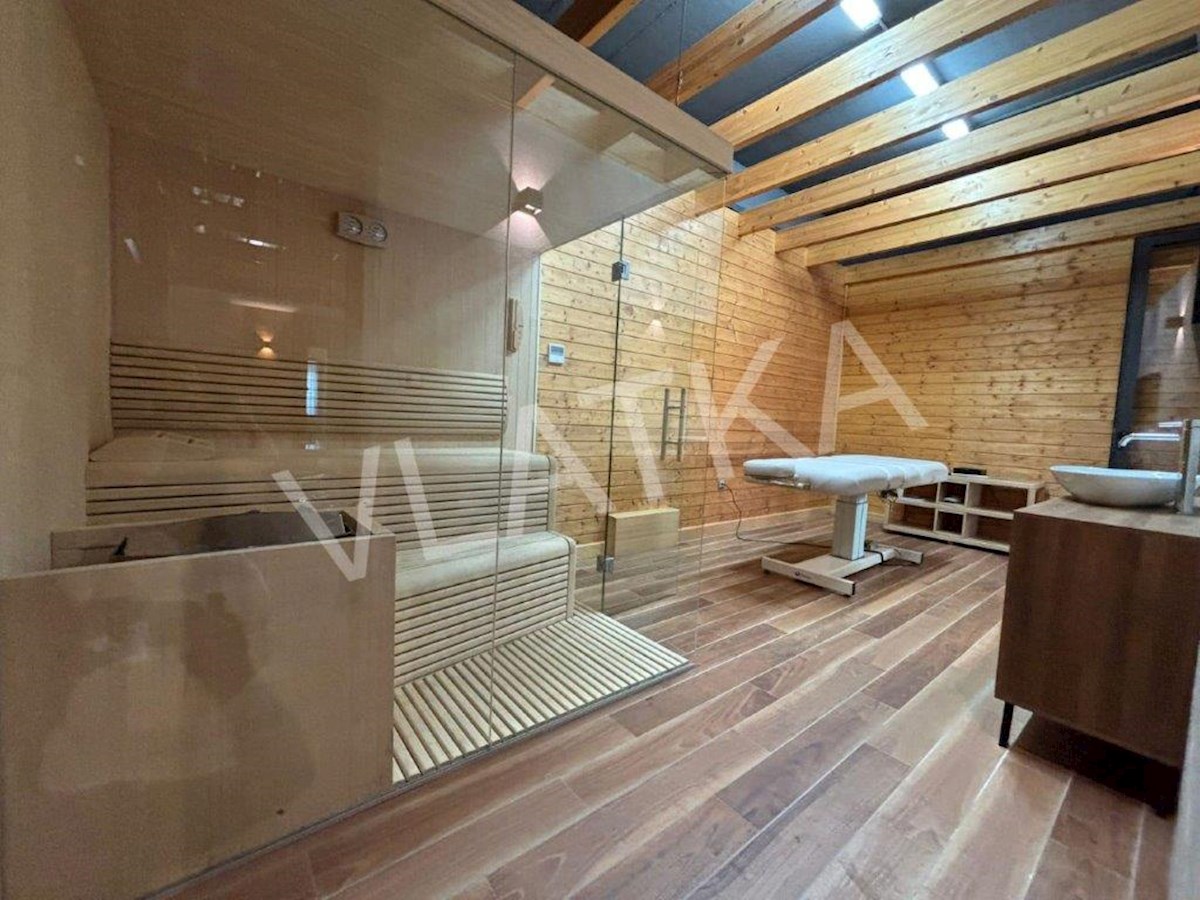 EKSKLUZIVNA VILA S BAZENOM NA GRAČANIMA