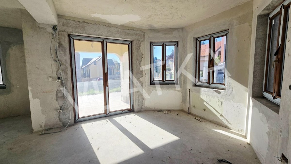 ŠESTINE: NEIZGRAJENA HIŠA 398 m2 Z VSEMI DOVOLJENJI