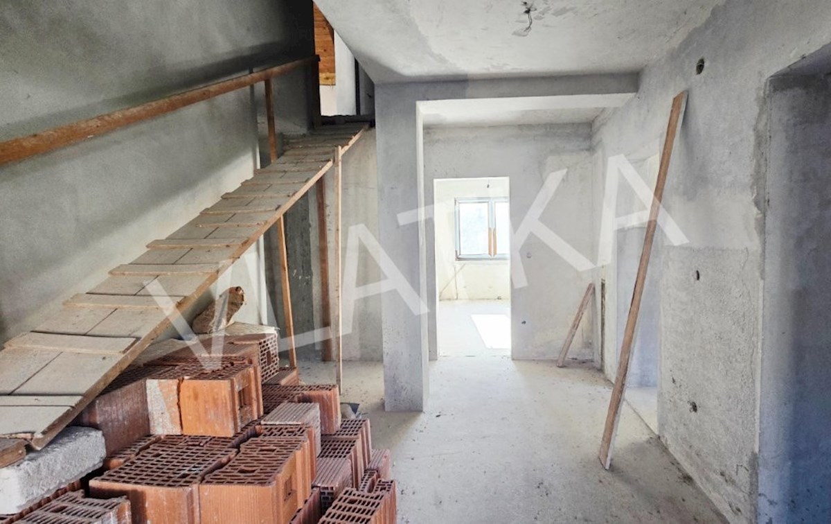 ŠESTINE: NEIZGRAJENA HIŠA 398 m2 Z VSEMI DOVOLJENJI