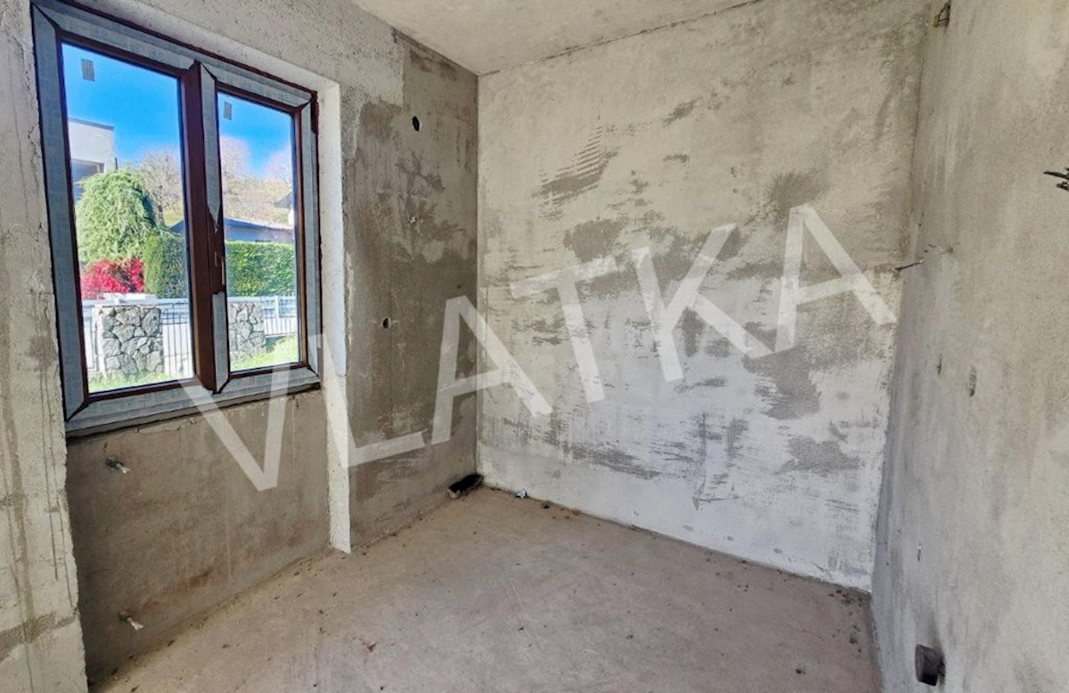 ŠESTINE: NEIZGRAJENA HIŠA 398 m2 Z VSEMI DOVOLJENJI