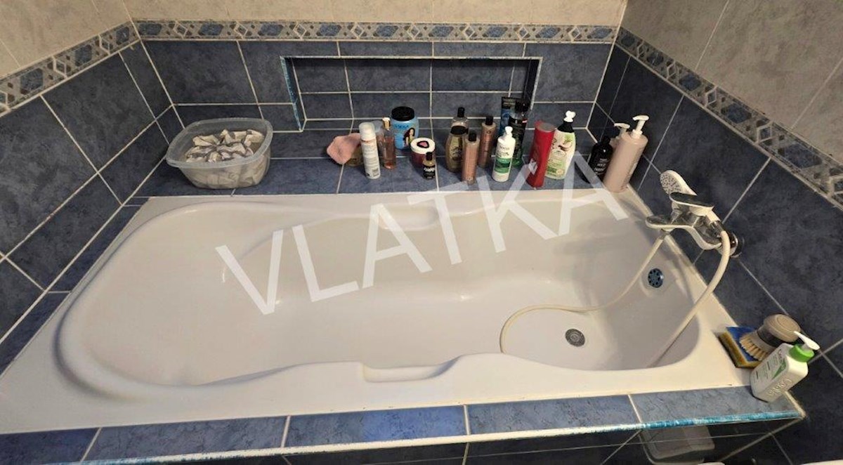 4-SOBNI PENTHOUSE Z BALKONOM IN PARKIRNIM PROSTOROM 