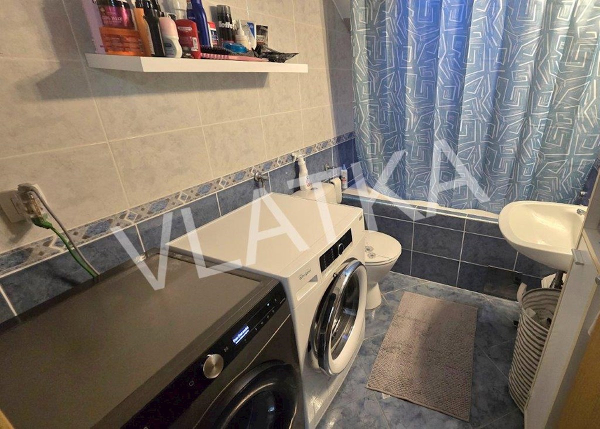 4-SOBNI PENTHOUSE Z BALKONOM IN PARKIRNIM PROSTOROM 