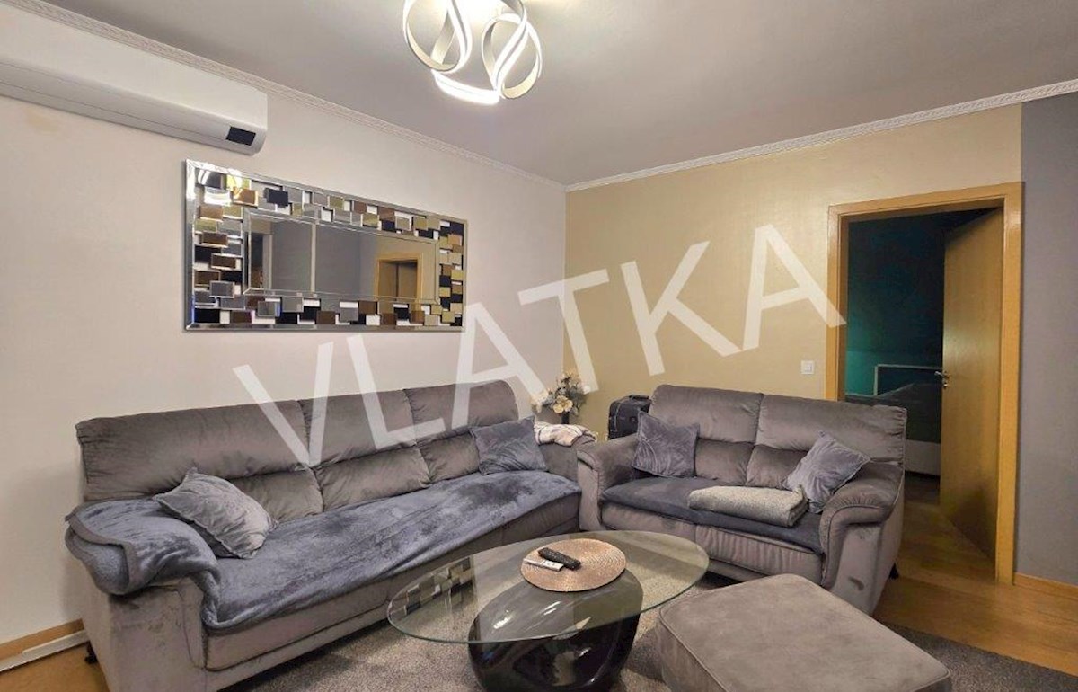 4-SOBNI PENTHOUSE Z BALKONOM IN PARKIRNIM PROSTOROM 