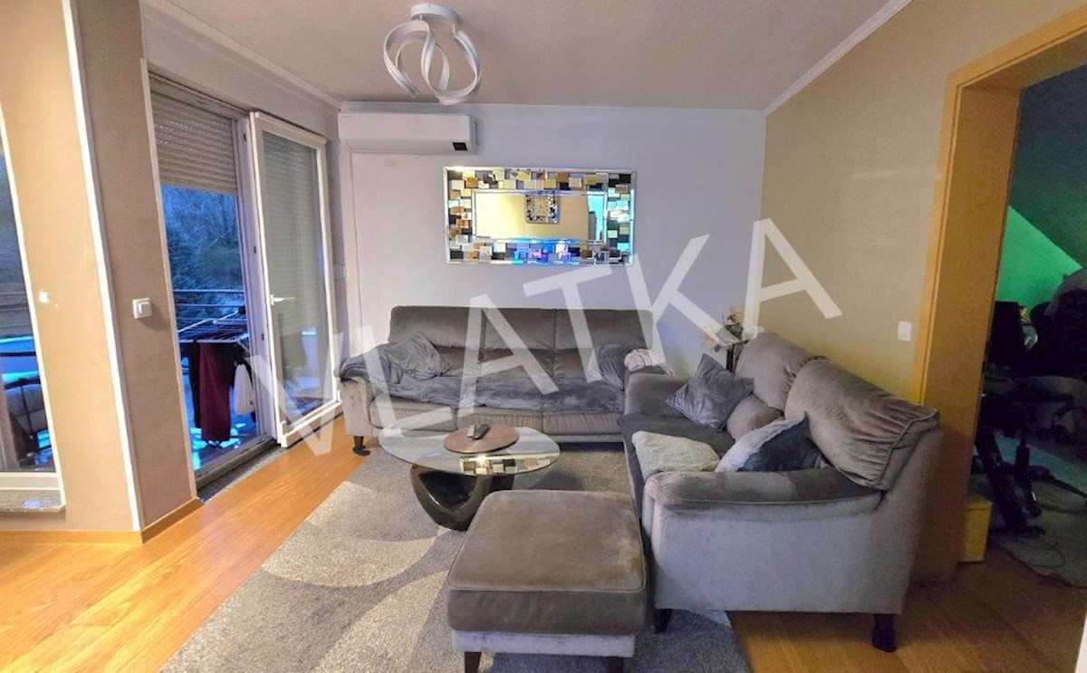 4-SOBNI PENTHOUSE Z BALKONOM IN PARKIRNIM PROSTOROM 
