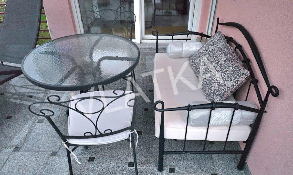 4-SOBNI PENTHOUSE Z BALKONOM IN PARKIRNIM PROSTOROM 