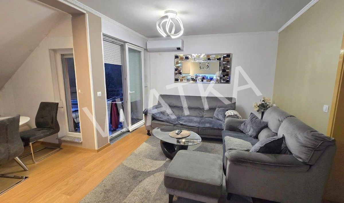4-SOBNI PENTHOUSE Z BALKONOM IN PARKIRNIM PROSTOROM 