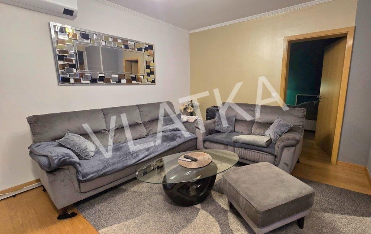 4-SOBNI PENTHOUSE Z BALKONOM IN PARKIRNIM PROSTOROM 
