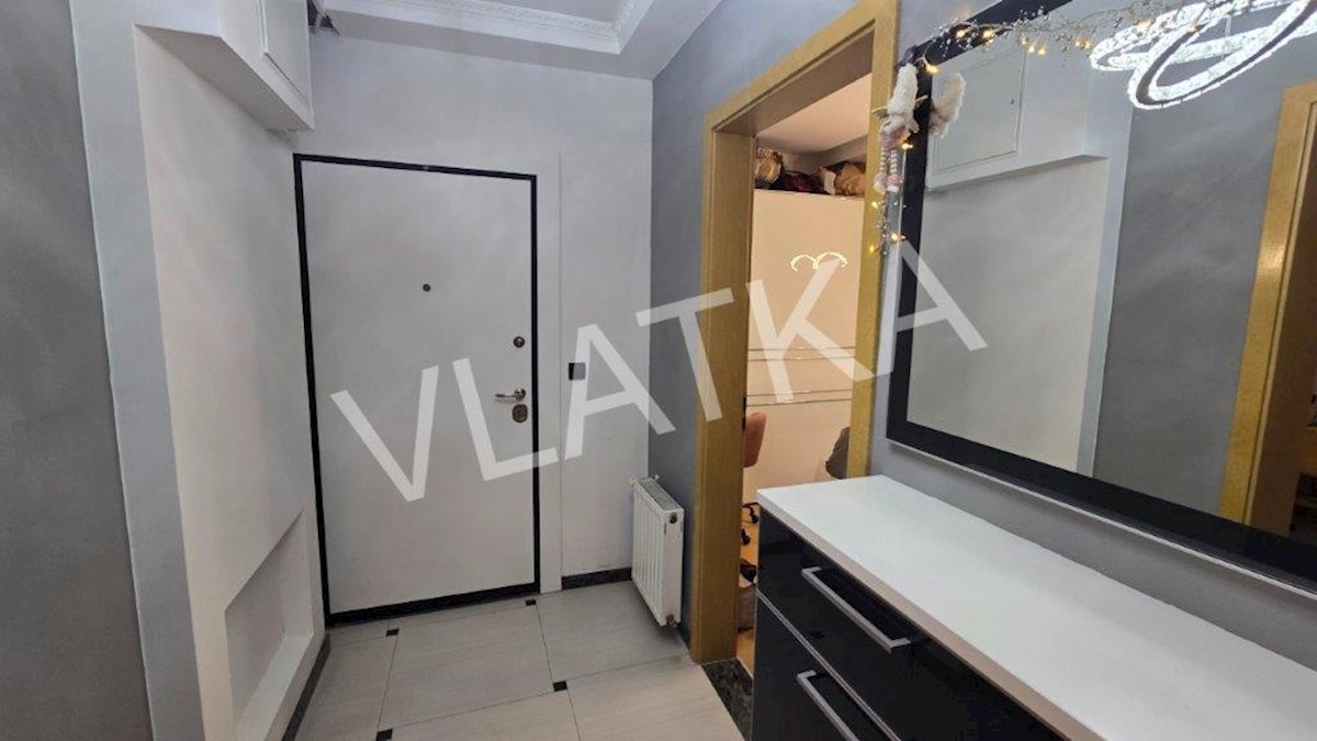 4-SOBNI PENTHOUSE Z BALKONOM IN PARKIRNIM PROSTOROM 