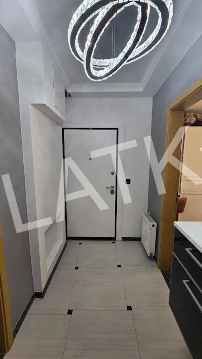 4-SOBNI PENTHOUSE Z BALKONOM IN PARKIRNIM PROSTOROM 