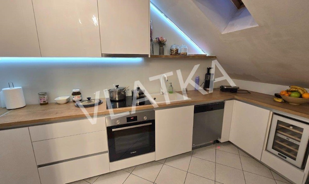 4-SOBNI PENTHOUSE Z BALKONOM IN PARKIRNIM PROSTOROM 