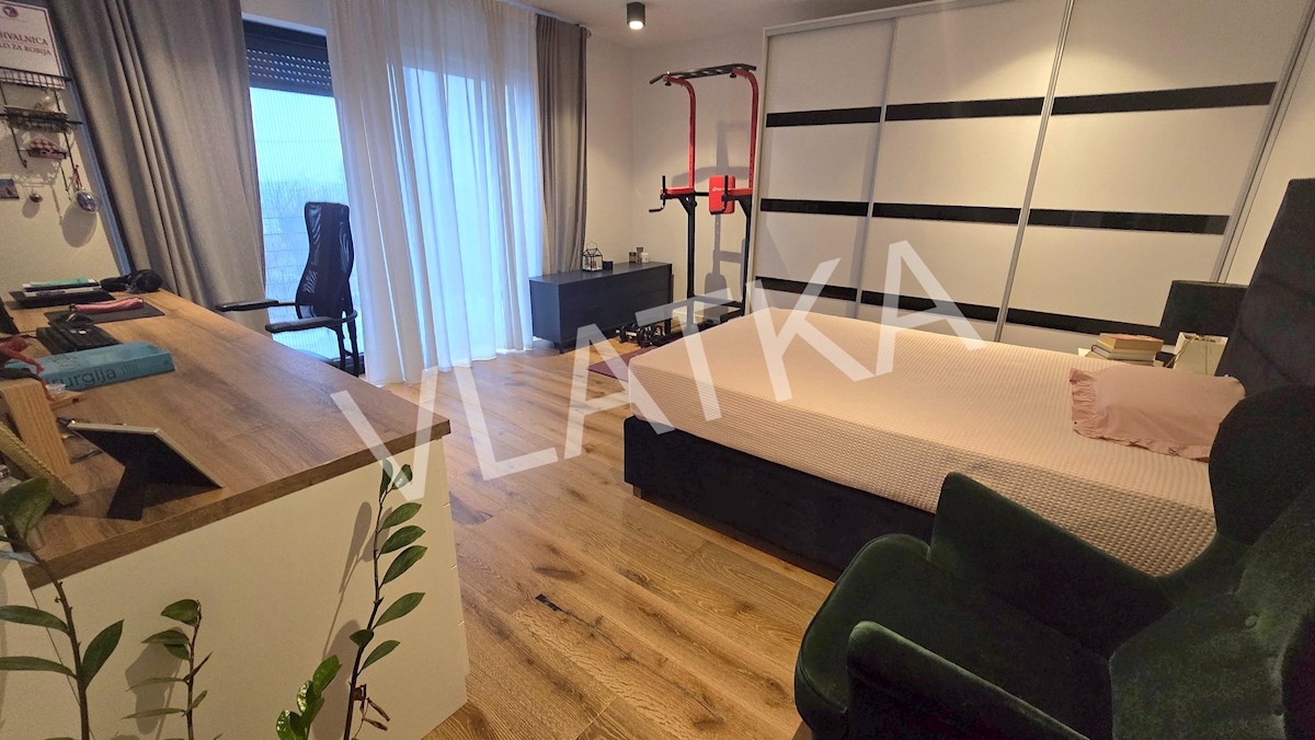 MODERNA 5-SOBNA HIŠA NA TUŠKANCU