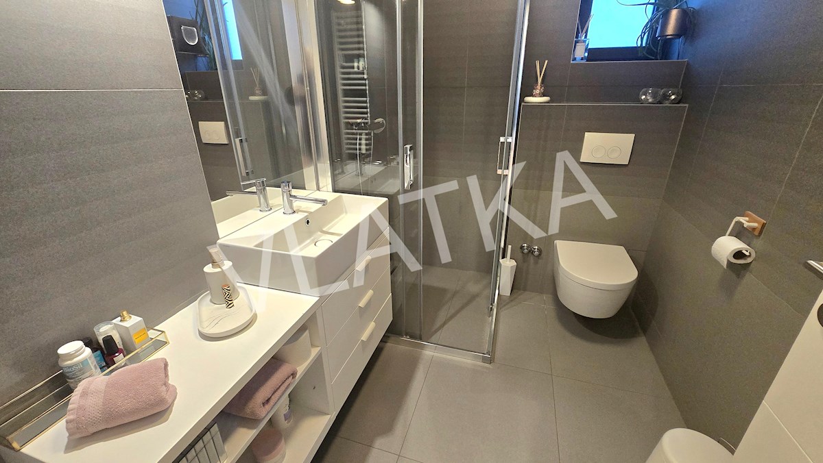 MODERNA 5-SOBNA HIŠA NA TUŠKANCU