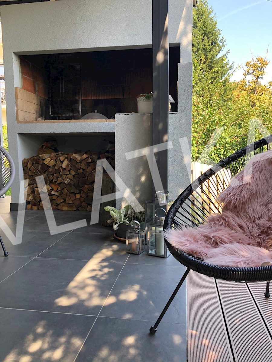 MODERNA 5-SOBNA HIŠA NA TUŠKANCU