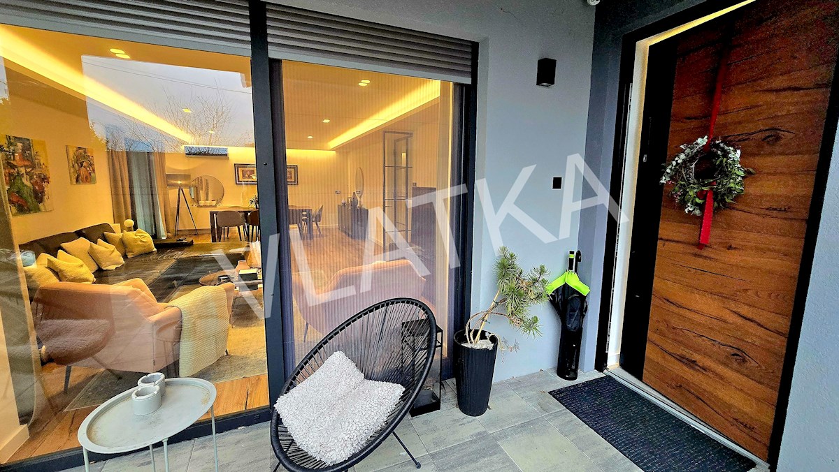 MODERNA 5-SOBNA HIŠA NA TUŠKANCU