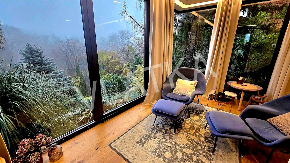 MODERNA 5-SOBNA HIŠA NA TUŠKANCU