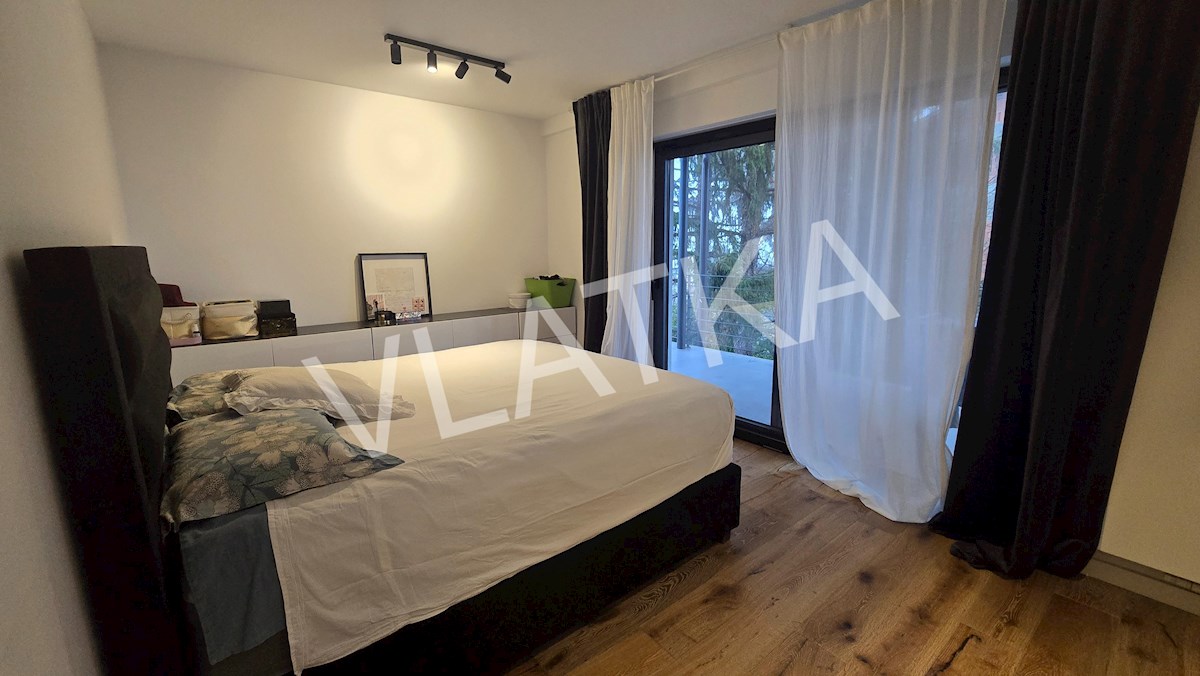 MODERNA 5-SOBNA HIŠA NA TUŠKANCU