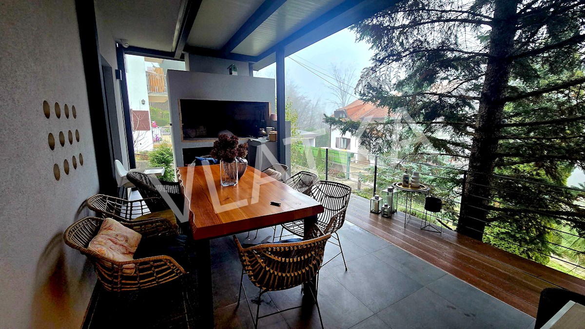 MODERNA 5-SOBNA HIŠA NA TUŠKANCU