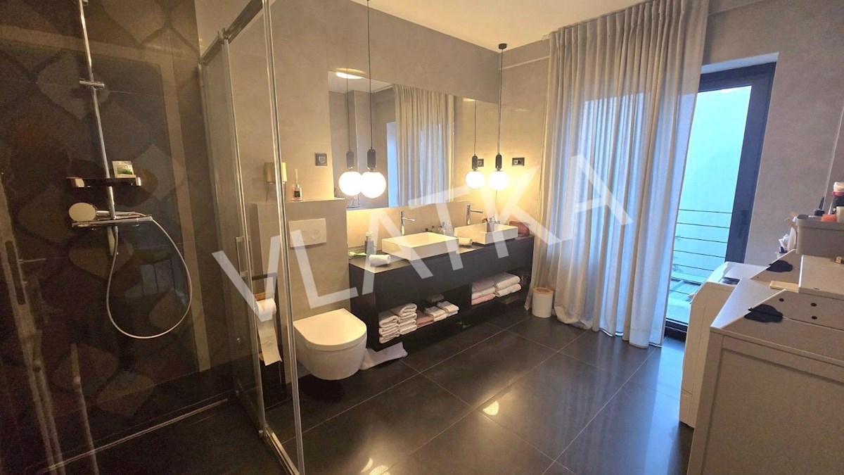 MODERNA 5-SOBNA HIŠA NA TUŠKANCU