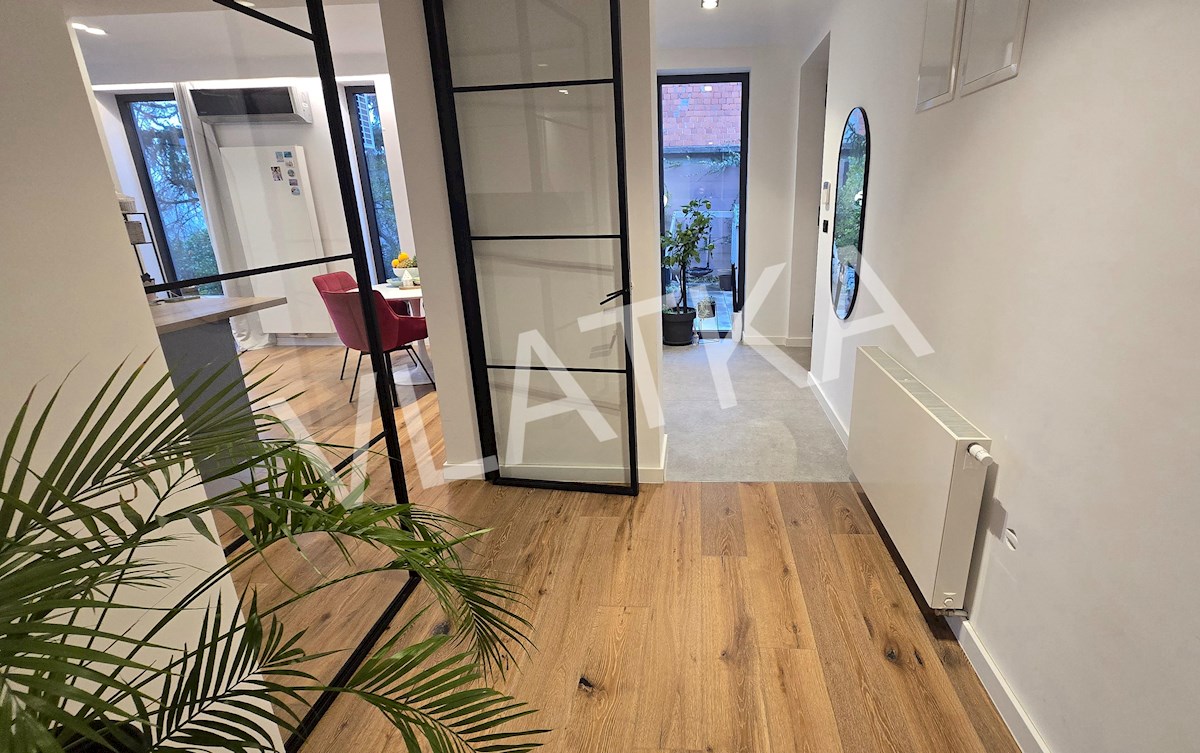 MODERNA 5-SOBNA HIŠA NA TUŠKANCU