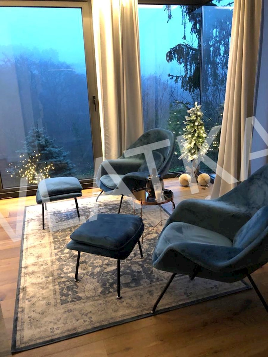 MODERNA 5-SOBNA HIŠA NA TUŠKANCU