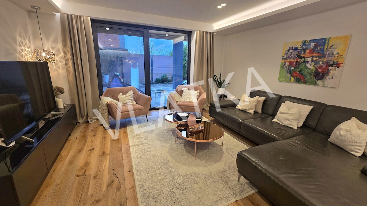 MODERNA 5-SOBNA HIŠA NA TUŠKANCU