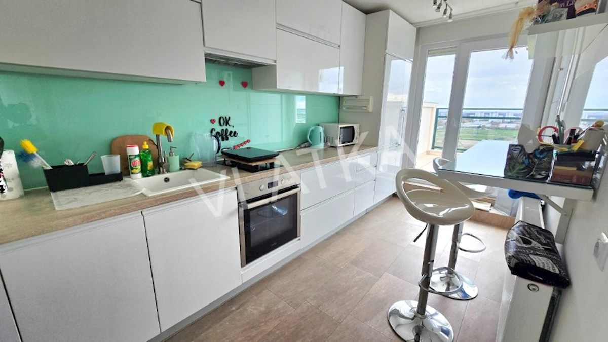 CVJETNO NASLJE: 3-SOBNO STANOVANJE Z BALKONOM IN ČUDOVITIM RAZGLEDOM